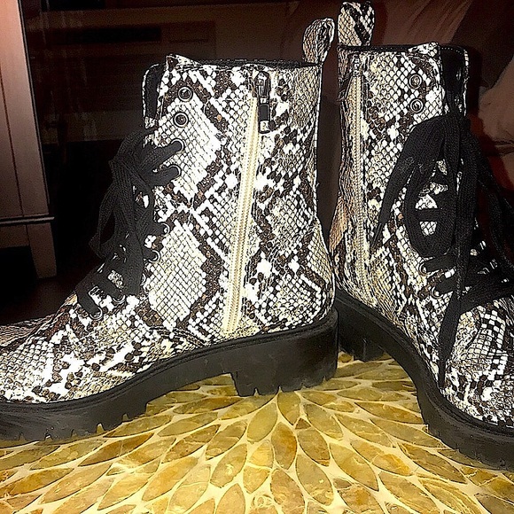 Steve Madden Guided Snake Combat Booties! - Picture 6 of 16